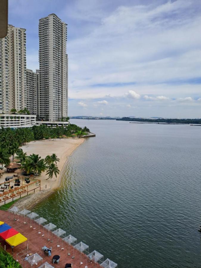 Royal Strand 2 Bedrooms Homestay Apartment *