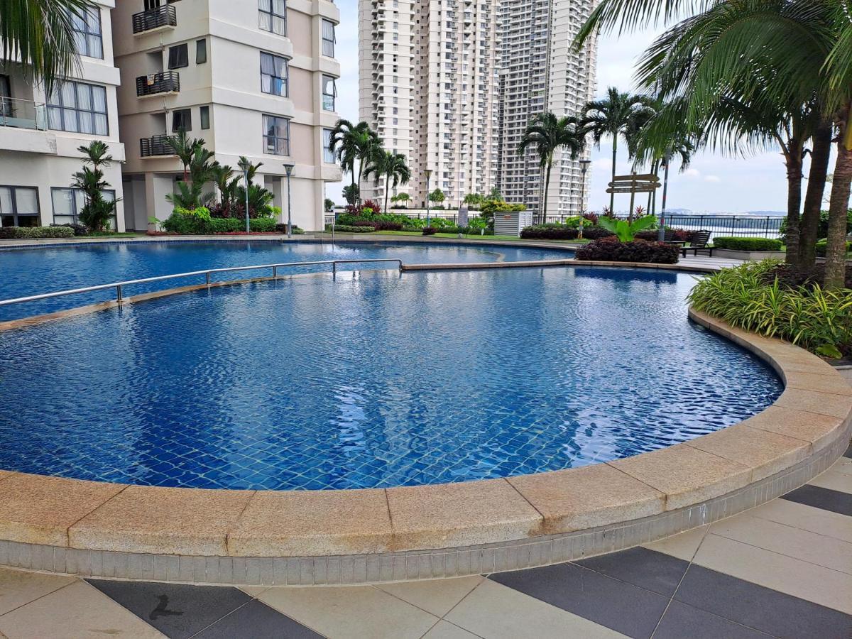 Royal Strand 2 Bedrooms Homestay Apartment *